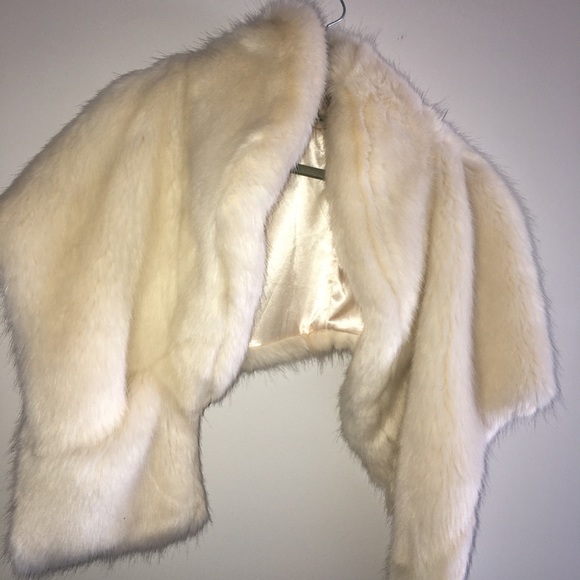 Faux Fur Stole - Picture 1 of 6